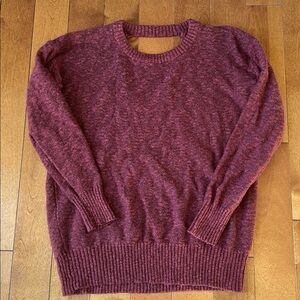 Great condition American eagle open back sweater 
Size xs 
Red marbled color